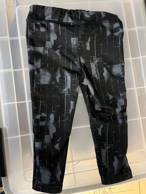 Puma Black Leggings with Gray Abstract Pattern